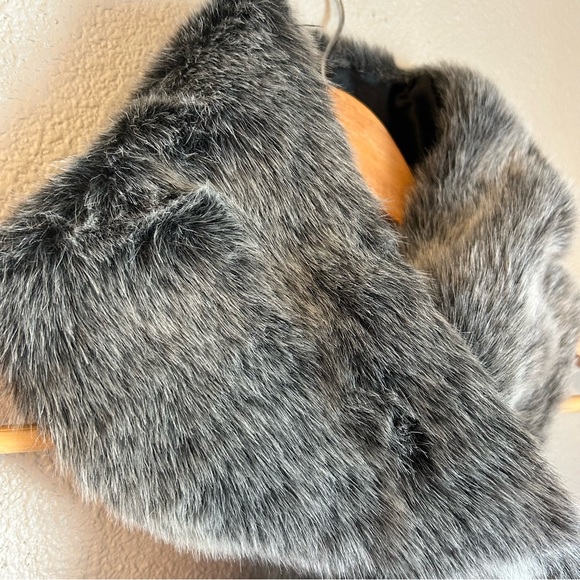 WESTBOUND | FAUX FUR PULL THROUGH SCARF FAUX FUR - Picture 2 of 4